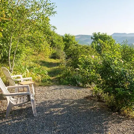 Tatil Evi Maison Charmante A Avec Jacuzzi Saint-Georges-de-Luzençon
